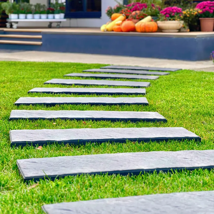 Фото 1 шаговая плита Stone Серый Графит дизайн участка