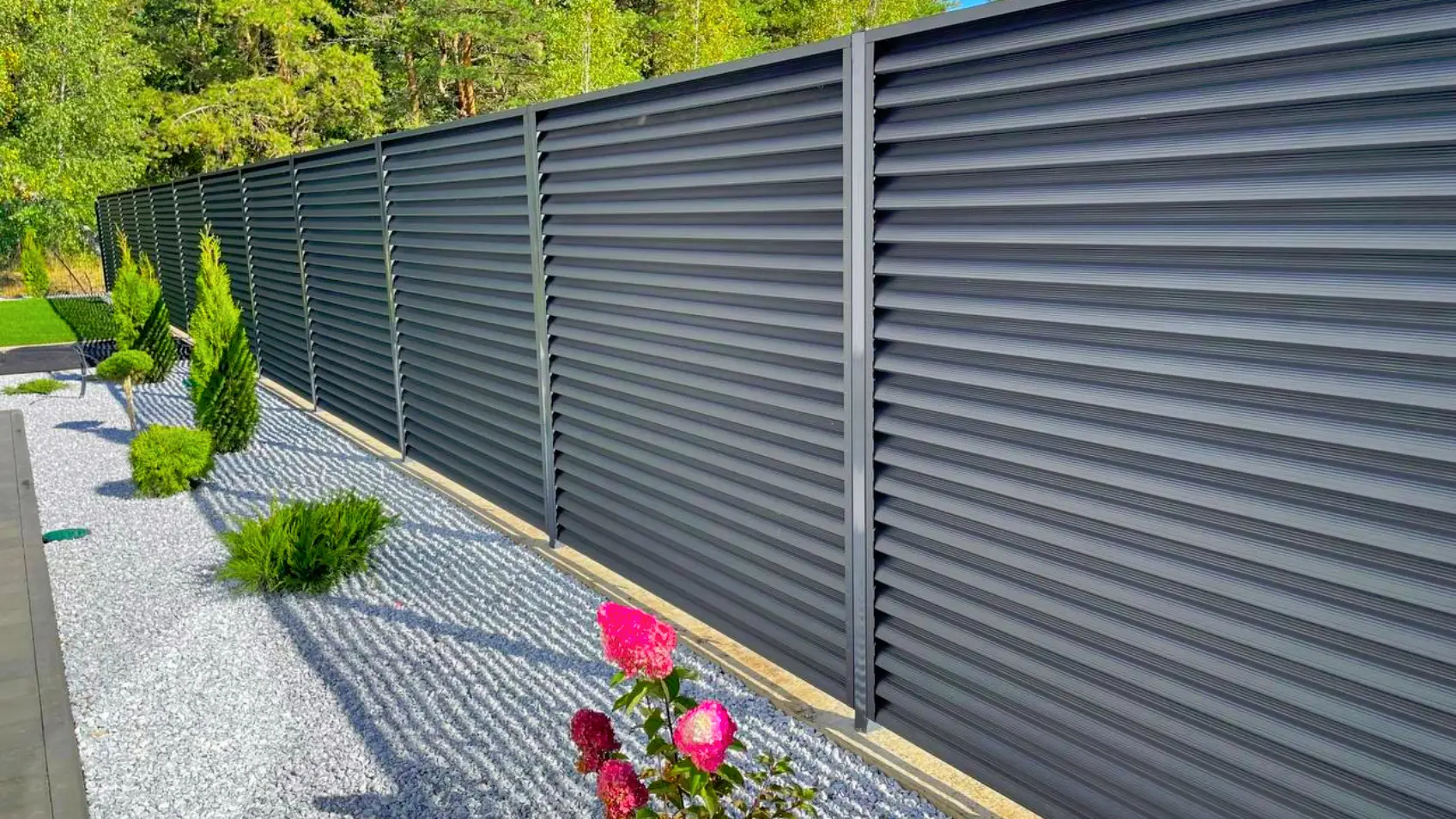 Фото 1 Забор ранчо-жалюзи комбинированный RAL7024 МАТТЕ Серый Графит