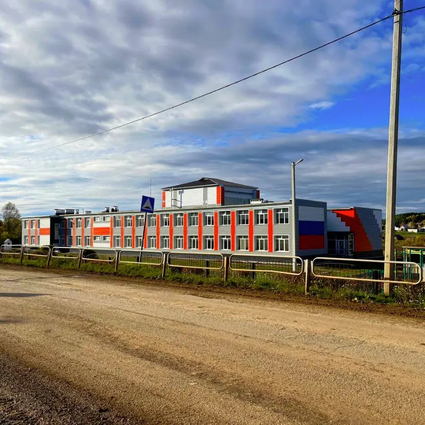 Фото 9 фасад МБОУ СОШ из металлосайдинга Евро-Брус под брус